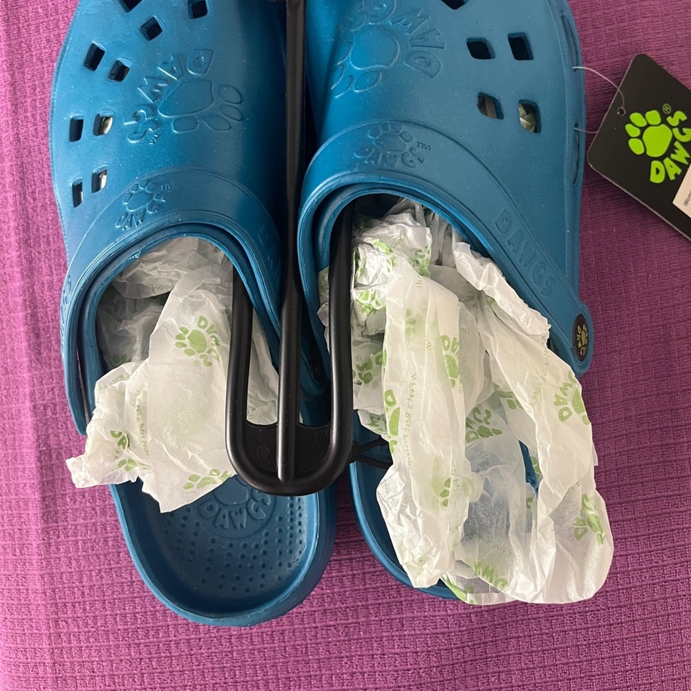 Dawgs Beach Clog. Unisex. EU 42/ North America Womens 10, Mens 8.